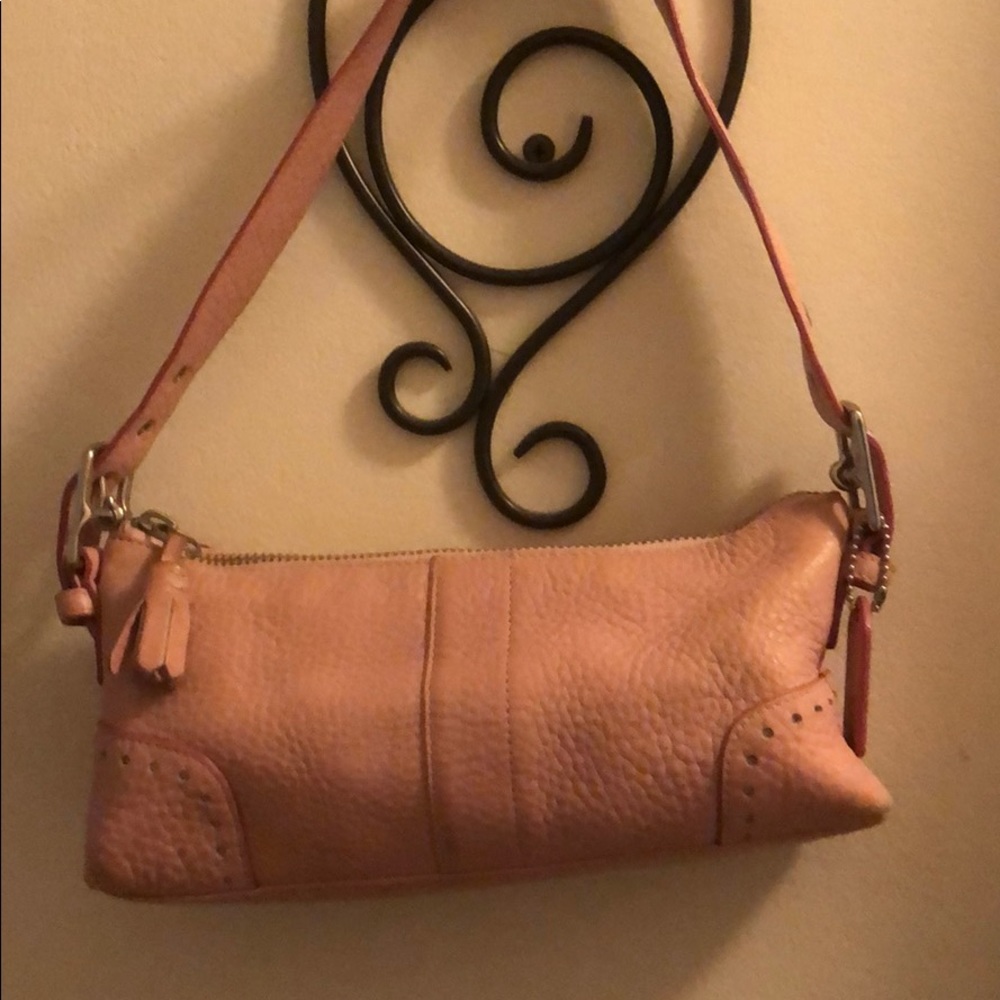 Authentic Coach Leather shoulder bag.
